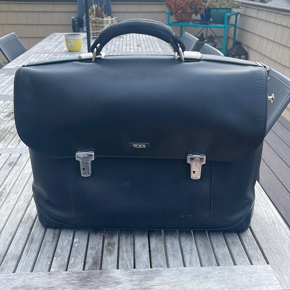 Tumi 2951D Black Leather Briefcase - Picture 1 of 3